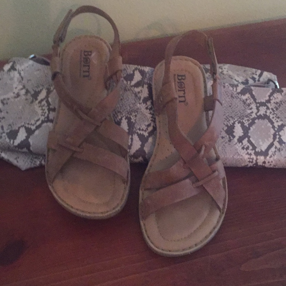 Born sandals